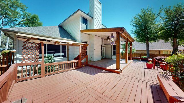 200 Nandina Ct, Cibolo, TX 78108