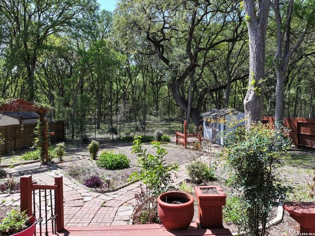 200 Nandina Ct, Cibolo, TX 78108