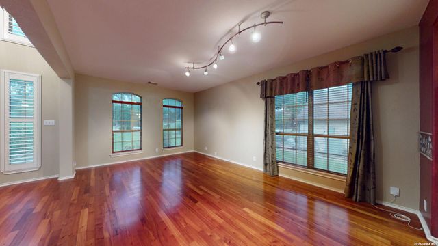 200 Nandina Ct, Cibolo, TX 78108