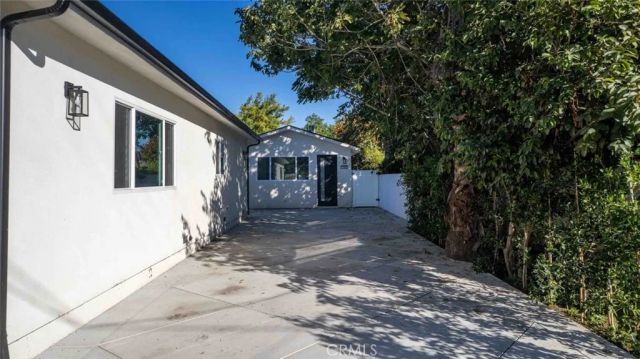 6844 Cedros Avenue, Van Nuys, CA 91405