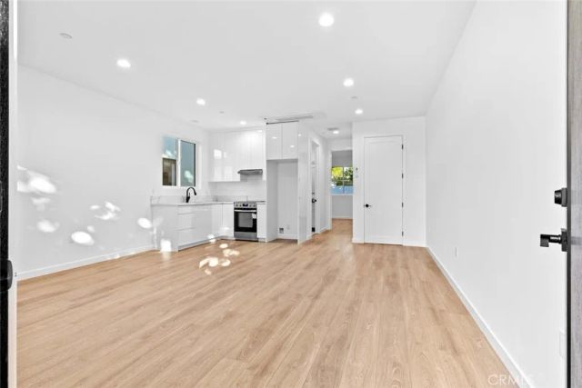 6844 Cedros Avenue, Van Nuys, CA 91405