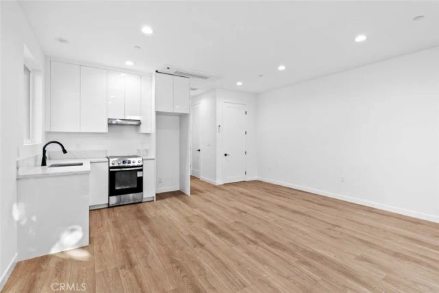 6844 Cedros Avenue, Van Nuys, CA 91405