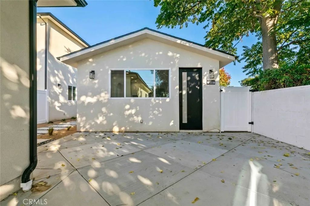 6844 Cedros Avenue, Van Nuys, CA 91405