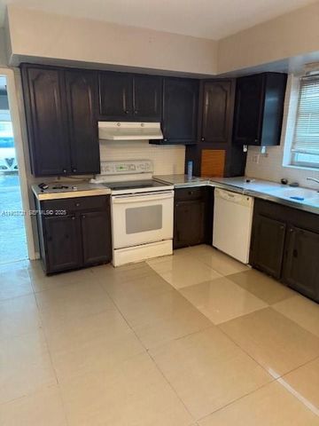 3924 Hayes St, Hollywood, FL 33021