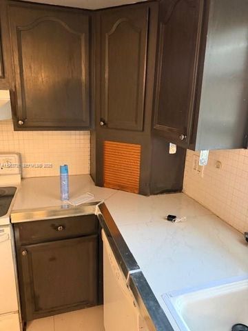 3924 Hayes St, Hollywood, FL 33021