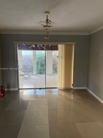 3924 Hayes St, Hollywood, FL 33021