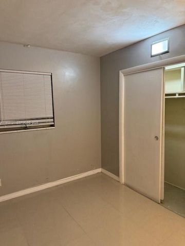 3924 Hayes St, Hollywood, FL 33021