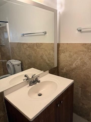 3924 Hayes St, Hollywood, FL 33021