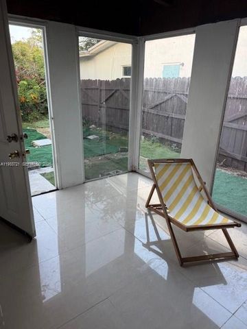 3924 Hayes St, Hollywood, FL 33021