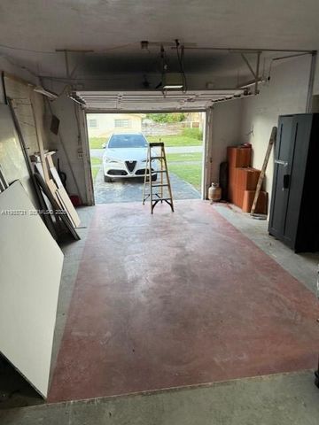 3924 Hayes St, Hollywood, FL 33021