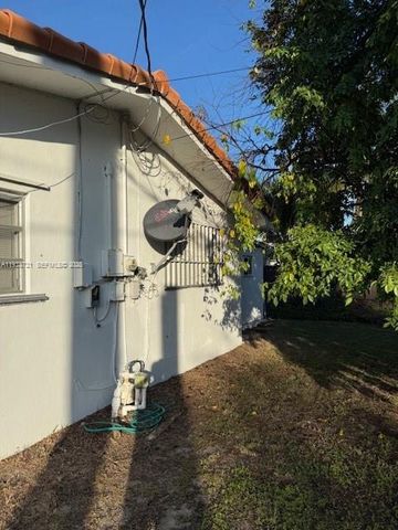 3924 Hayes St, Hollywood, FL 33021