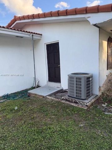 3924 Hayes St, Hollywood, FL 33021