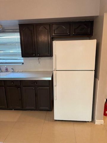 3924 Hayes St, Hollywood, FL 33021