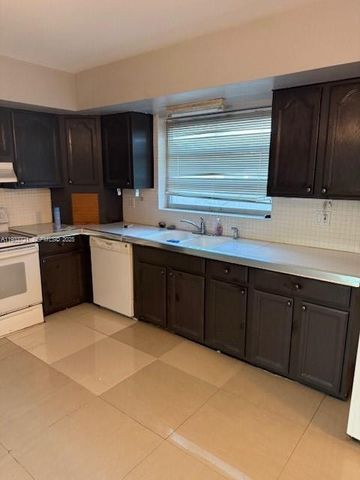 3924 Hayes St, Hollywood, FL 33021