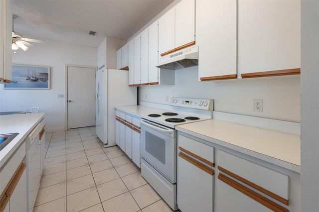 9077 SW 95TH AVENUE, Ocala, FL 34481