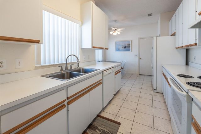 9077 SW 95TH AVENUE, Ocala, FL 34481