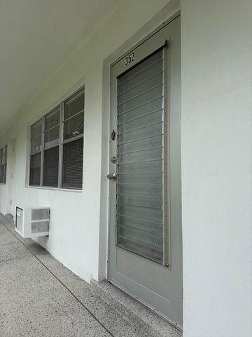 352 Sheffield O, West Palm Beach, FL 33417