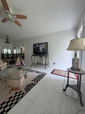 352 Sheffield O, West Palm Beach, FL 33417