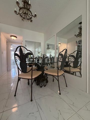 352 Sheffield O, West Palm Beach, FL 33417
