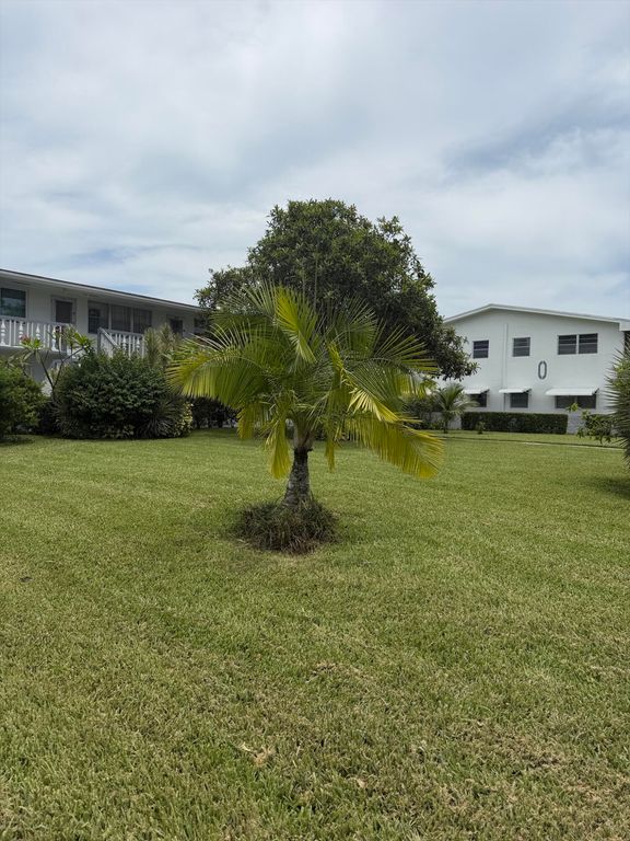 352 Sheffield O, West Palm Beach, FL 33417