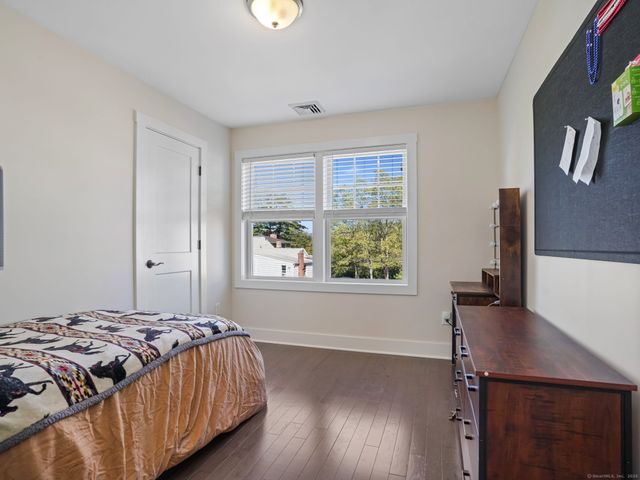 118 Berwick Avenue 118, Fairfield, CT 06825