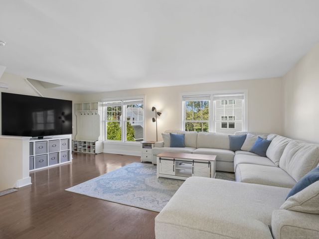 118 Berwick Avenue 118, Fairfield, CT 06825