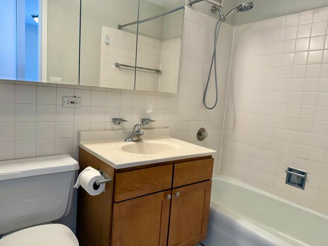 655 W Irving Park Road 2808, Chicago, IL 60613