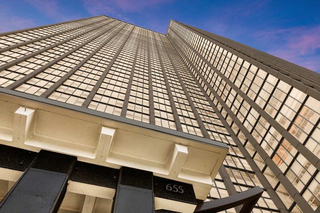 655 W Irving Park Road 2808, Chicago, IL 60613