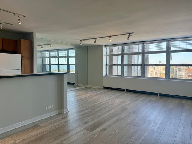 655 W Irving Park Road 2808, Chicago, IL 60613