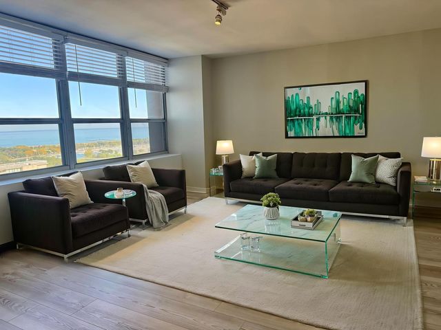 655 W Irving Park Road 2808, Chicago, IL 60613
