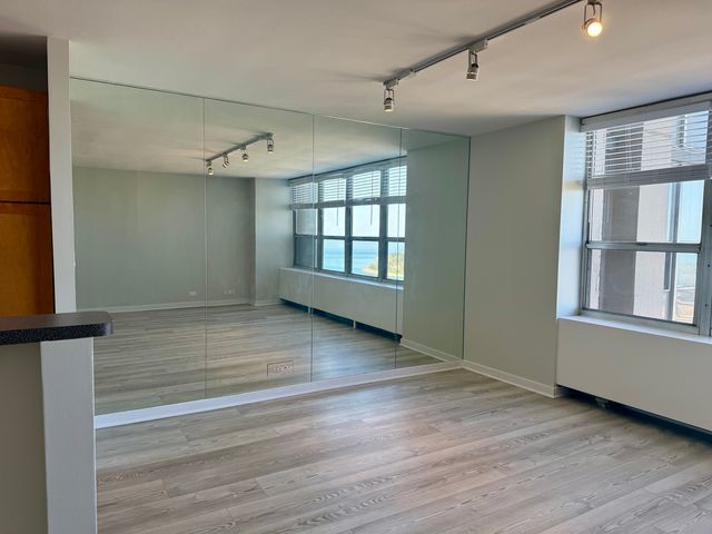 655 W Irving Park Road 2808, Chicago, IL 60613