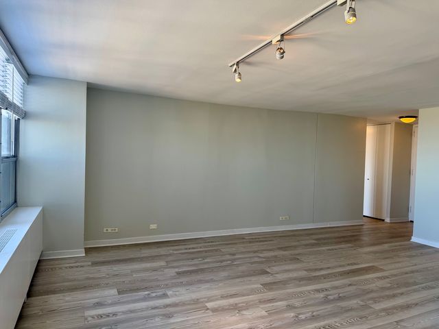 655 W Irving Park Road 2808, Chicago, IL 60613