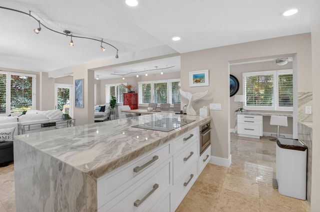 122 Andrews Avenue B, Delray Beach, FL 33483