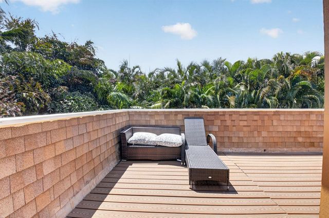 122 Andrews Avenue B, Delray Beach, FL 33483