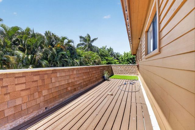 122 Andrews Avenue B, Delray Beach, FL 33483