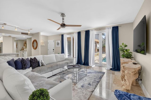 122 Andrews Avenue B, Delray Beach, FL 33483
