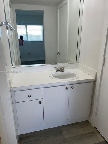 7440 Miami Lakes Dr F301, Miami Lakes, FL 33014