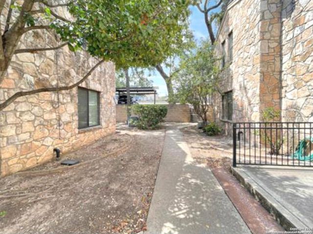 11520 Huebner Rd Apt 107, San Antonio, TX 78230