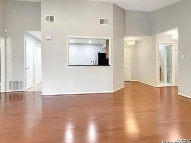 11520 Huebner Rd Apt 107, San Antonio, TX 78230