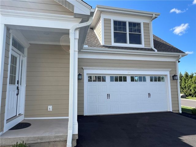241 Bretlyn Cir, Brighton, NY 14618