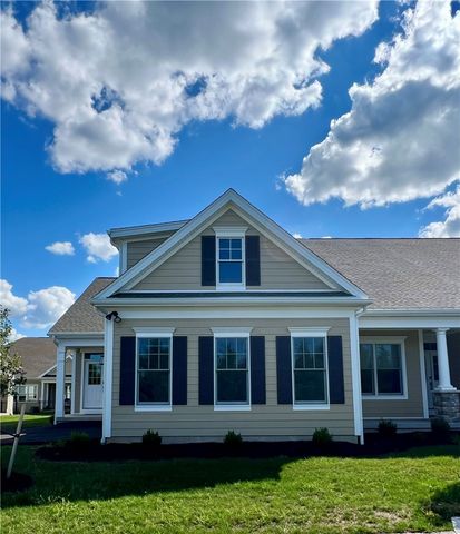 241 Bretlyn Cir, Brighton, NY 14618
