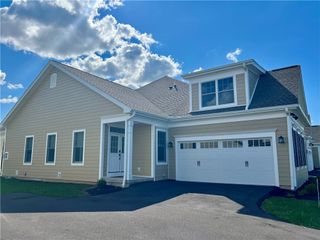 241 Bretlyn Cir, Brighton, NY 14618