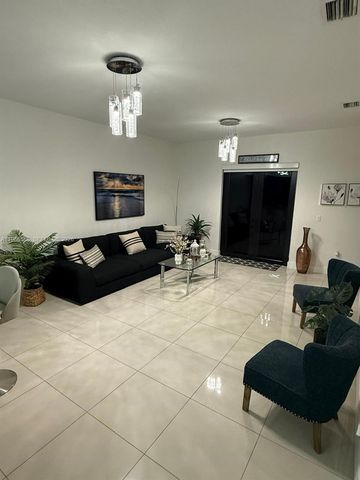 27607 SW 133rd Pl, Homestead, FL 33032