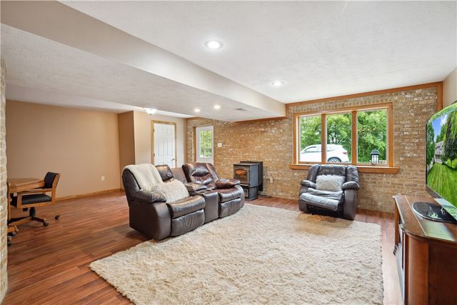 565 Leeper Rd, Green Twp, PA 15043