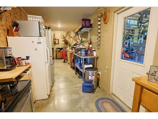 63011 ISTHMUS HEIGHTS Rd, Coos Bay, OR 97420