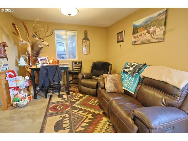 63011 ISTHMUS HEIGHTS Rd, Coos Bay, OR 97420