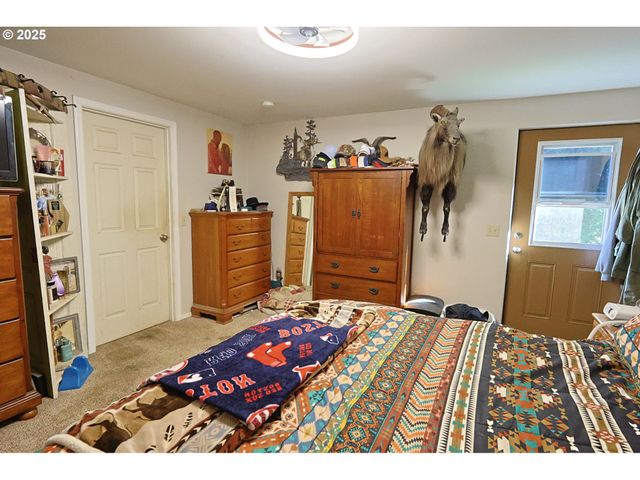 63011 ISTHMUS HEIGHTS Rd, Coos Bay, OR 97420