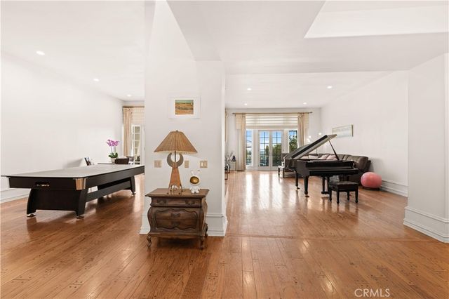 2282 Canyonback, Los Angeles, CA 90049