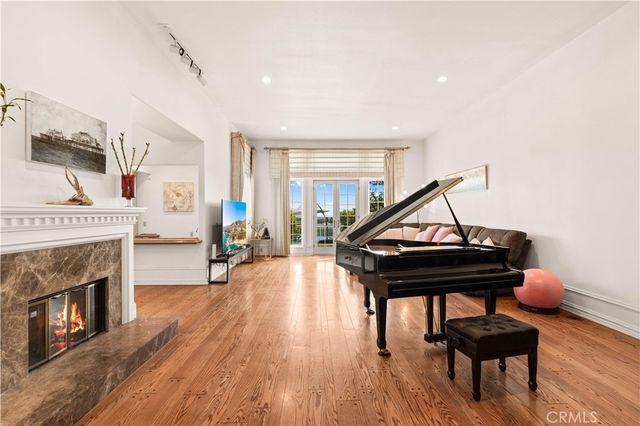 2282 Canyonback, Los Angeles, CA 90049