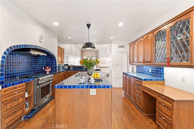 2282 Canyonback, Los Angeles, CA 90049